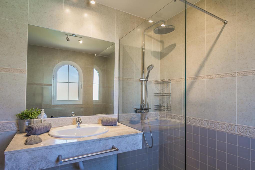 Perfect For Family Holidays With Private Pool, Near Beach And Golf- Villa Ashley Коста де Антигуа Екстериор снимка